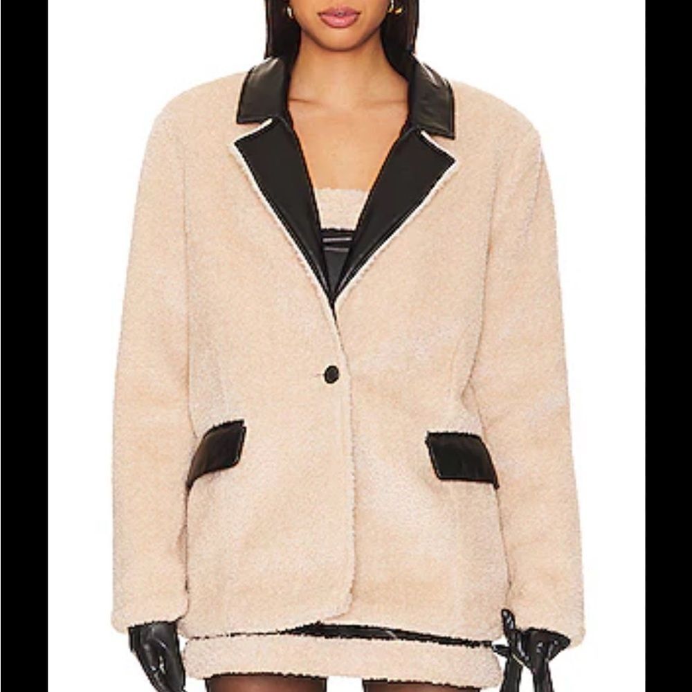 WeWoreWhat Womens Faux Fur Blazer in Ivory & Black